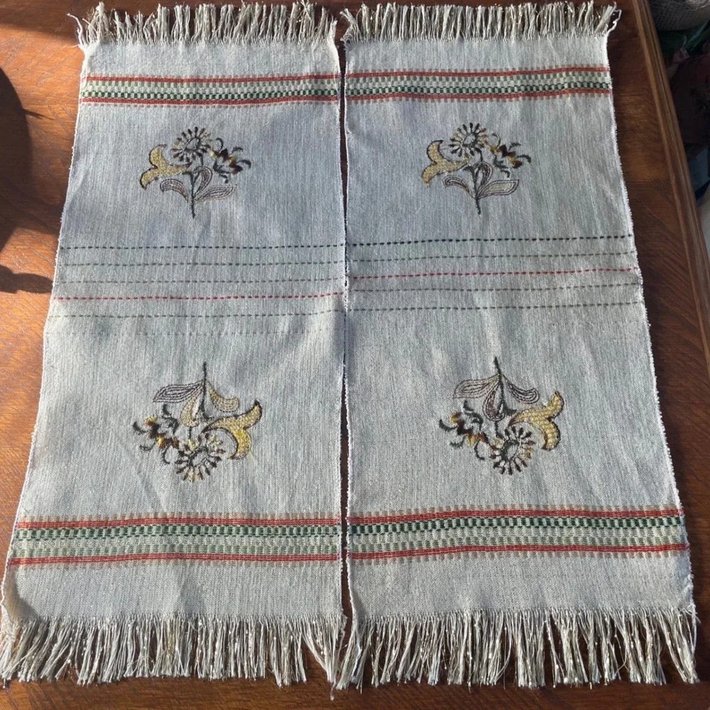 Vintage Hand-Embroidered Linen Tea Towels Floral Folk Art Table Decor Set of 2‎